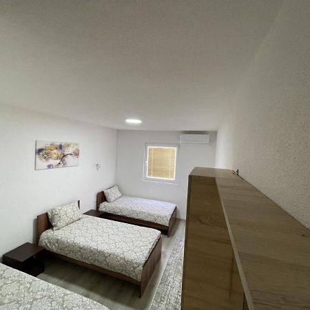 Vila 5 Hotell Prilep Exteriör bild