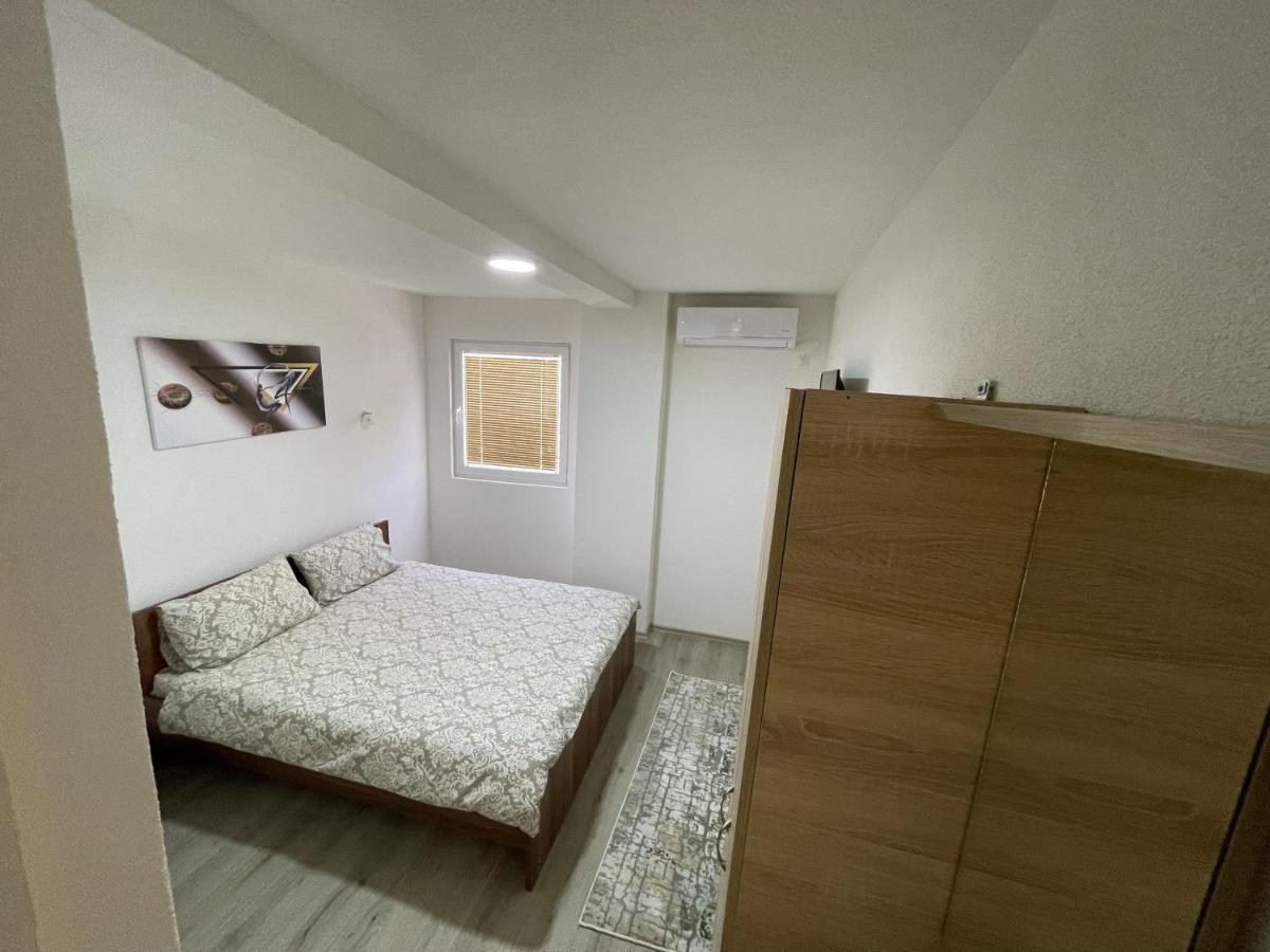Vila 5 Hotell Prilep Exteriör bild