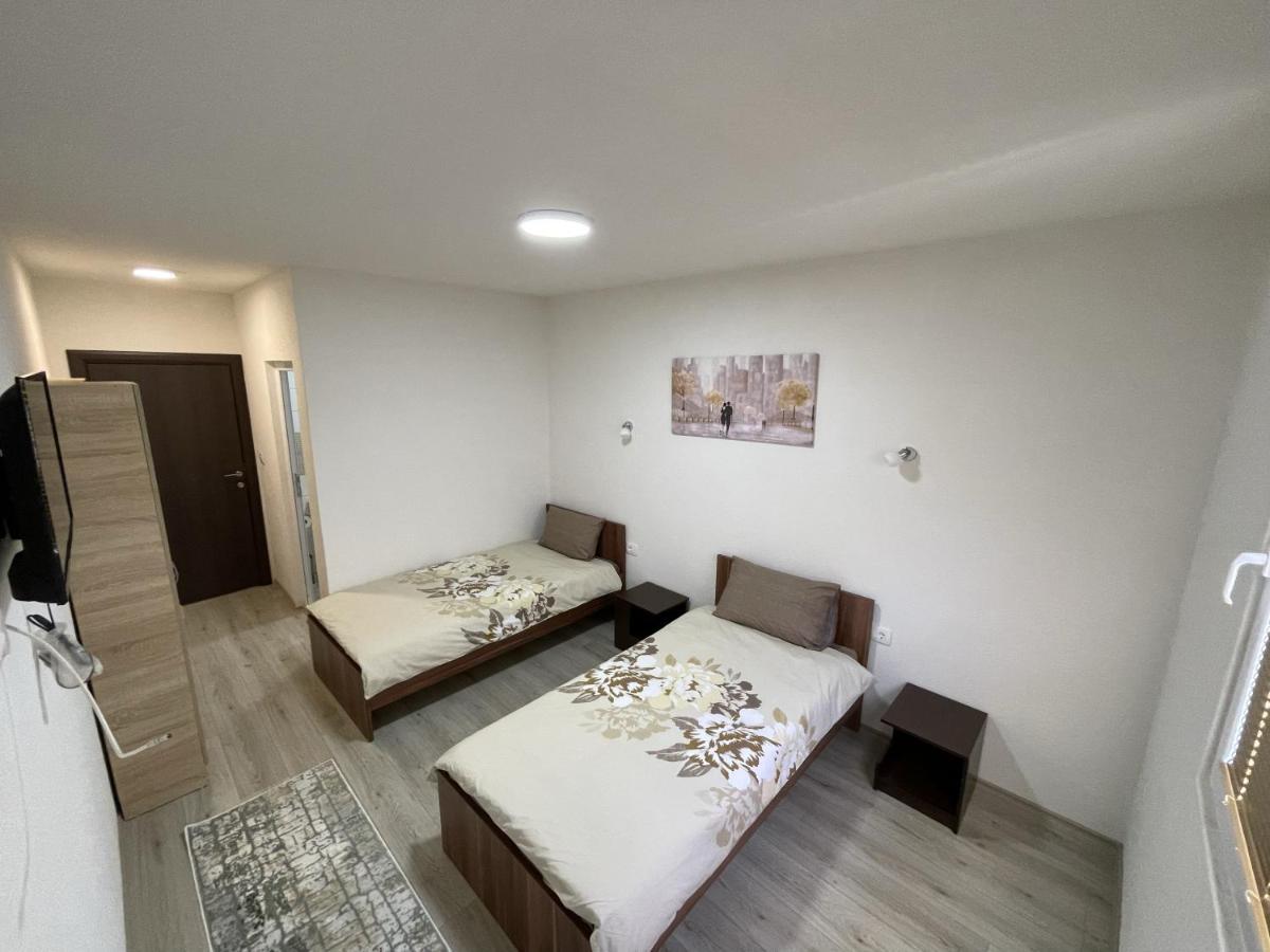 Vila 5 Hotell Prilep Exteriör bild