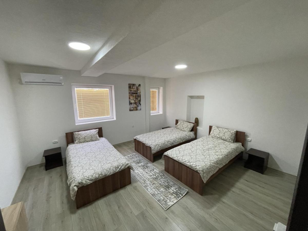 Vila 5 Hotell Prilep Exteriör bild