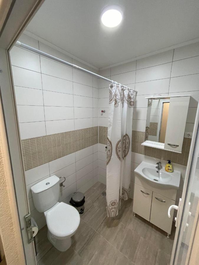 Vila 5 Hotell Prilep Exteriör bild